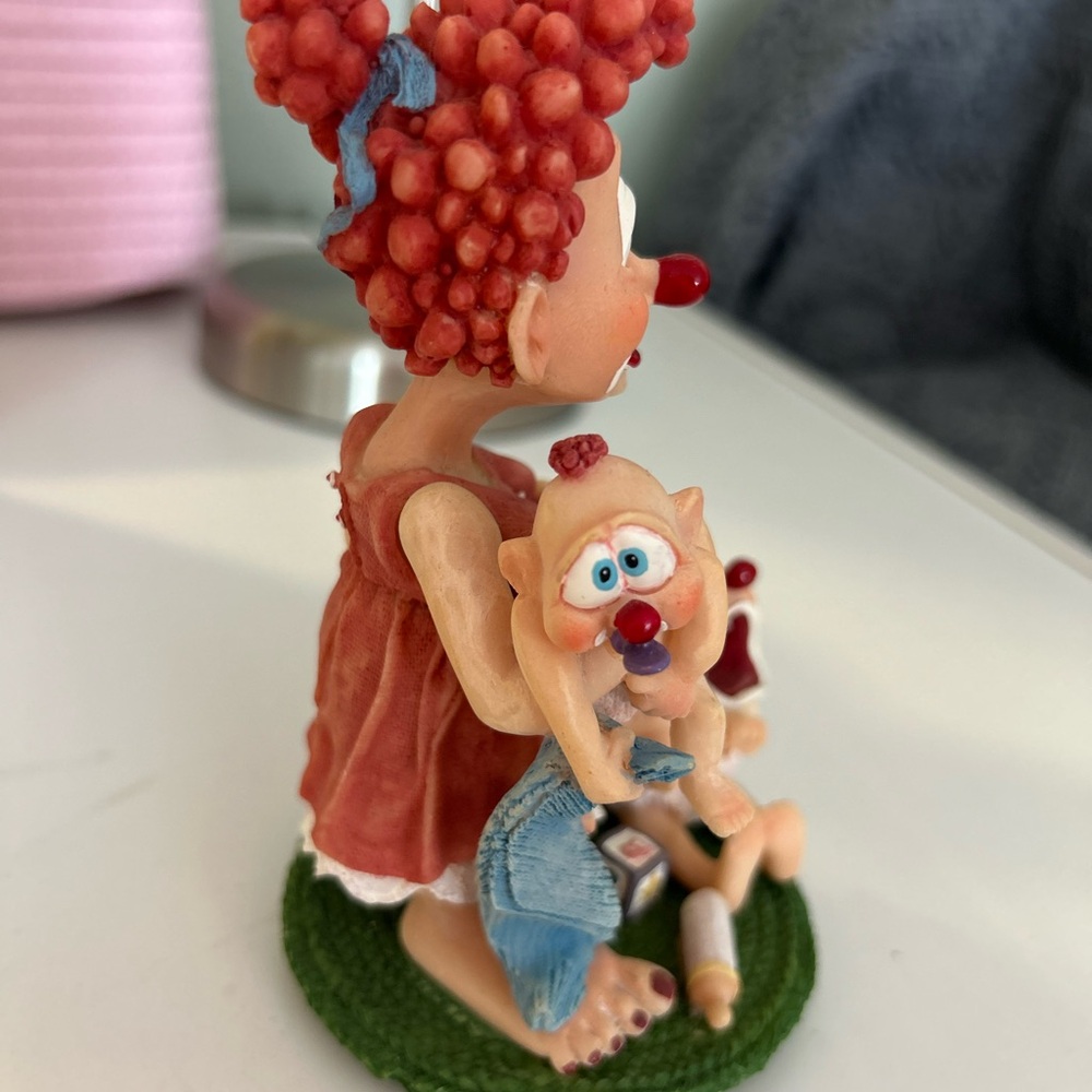 Slapstix Clown Figurine with Babies - Picture 4 of 12
